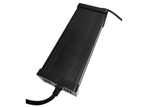 21V5A 850g AC التيار الكهربائي المستمر الجهد الكهربي بقيادة التيار المستمر 105W